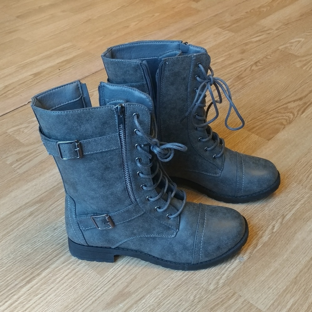 Women's Boots size 8/9